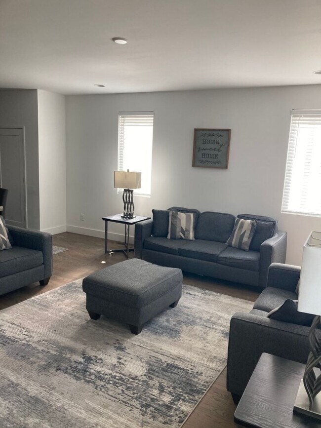 Photo - 4BR Townhome - Minutes from Oracle Campus