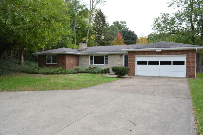 Photo - 2003 Lakeshore Dr