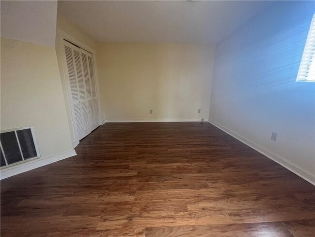 Photo - 3208 Lake Rd Cir