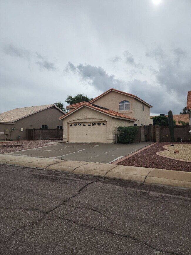 Photo - "Spacious 4-Bedroom Glendale Gem with Granite Elegance - 2018 Sq Ft of Comfort!"