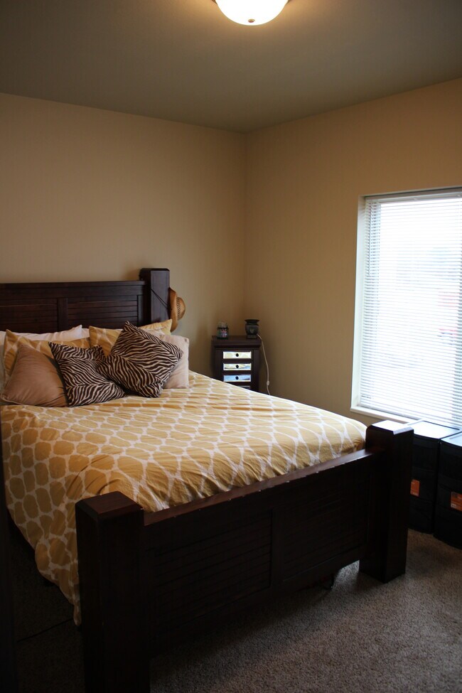 3743 Ravenwood Cir Condo Unit 6 Condo for Rent in Waterloo, IA