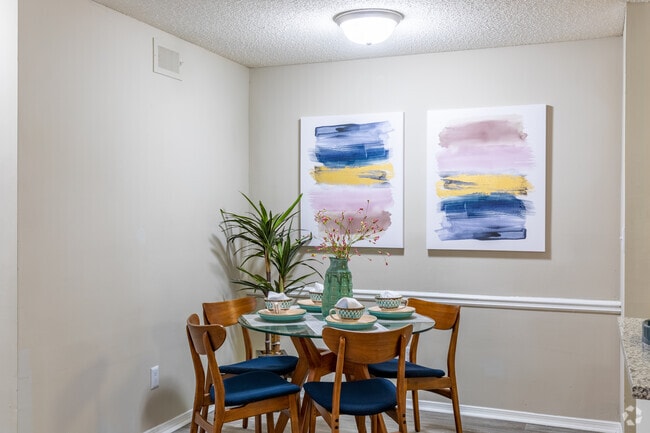 1BR, 1BA - 870SF, Dining
