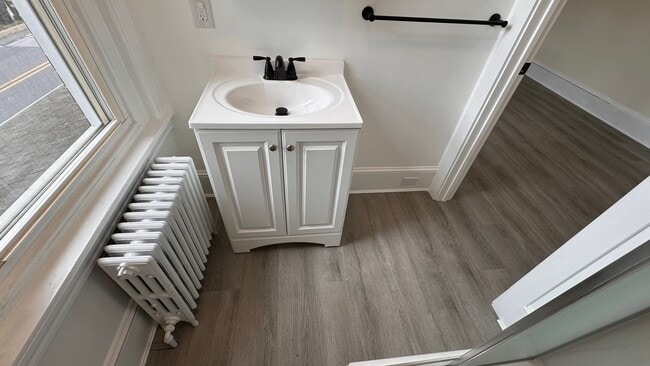 Photo - 208 Bridge St