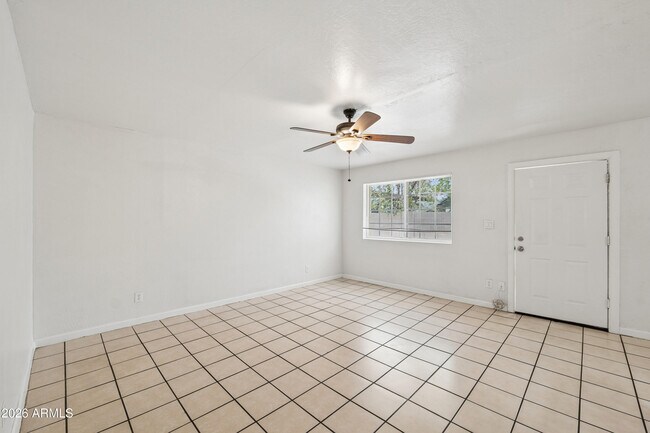 Photo - 2133 W Adams St