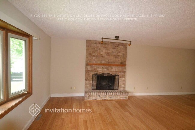 Photo - 7897 Kingsview Ln N