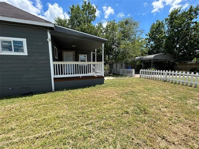 Photo - 400 Symes St