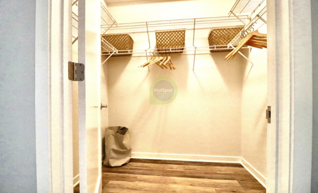 Photo - 472 W Erie St