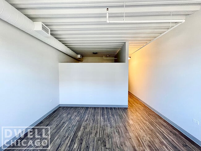 Photo - 911 W Dakin St