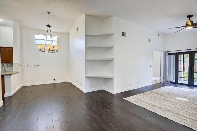 Photo - 581 Lakeside Cir