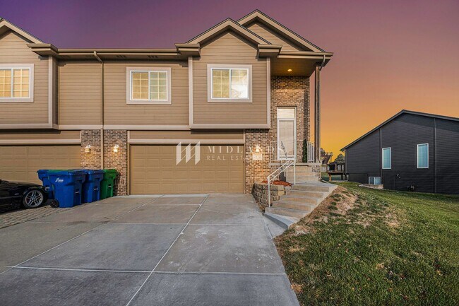 West Omaha Townhome - West Omaha Townhome
