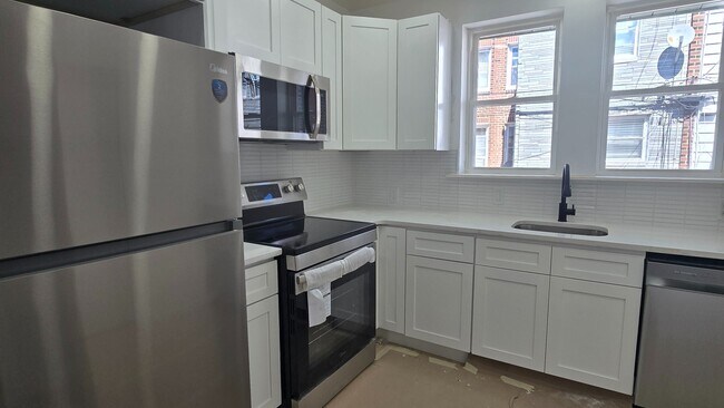 Photo - 619 Brill St