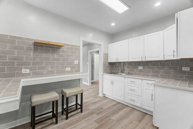 Photo - 2950 W Waveland Ave Unit 1