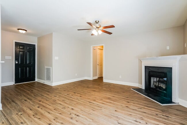 Photo - 143 Locket Dr