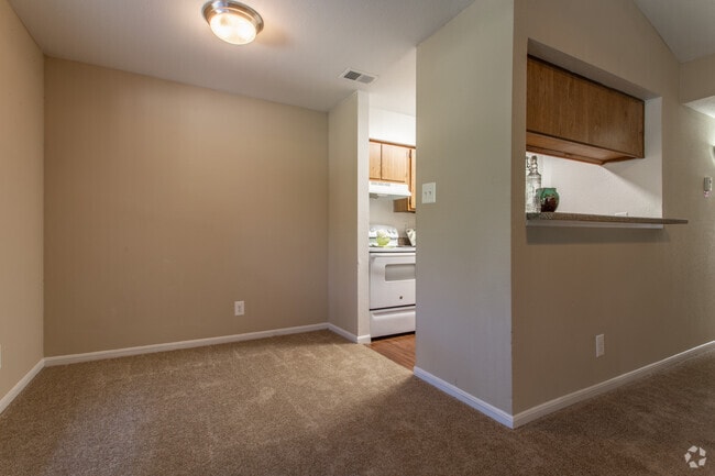 1 habitación, 1 baño - 720 pies cuadrados - Área de comedor
