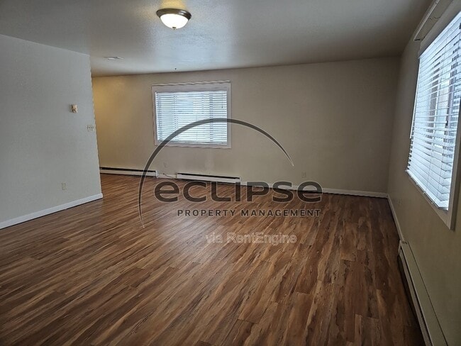 Photo - 2644 Clark St