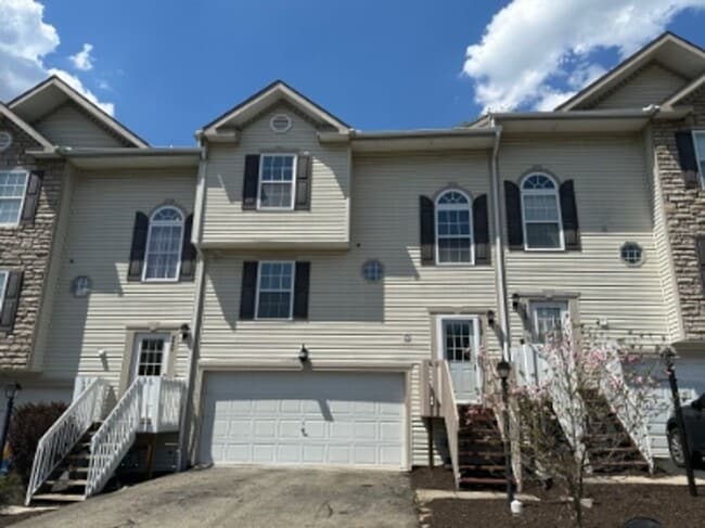 Building Photo - 3 Bedroom/2.5 Bath Townhome in Export, PA
