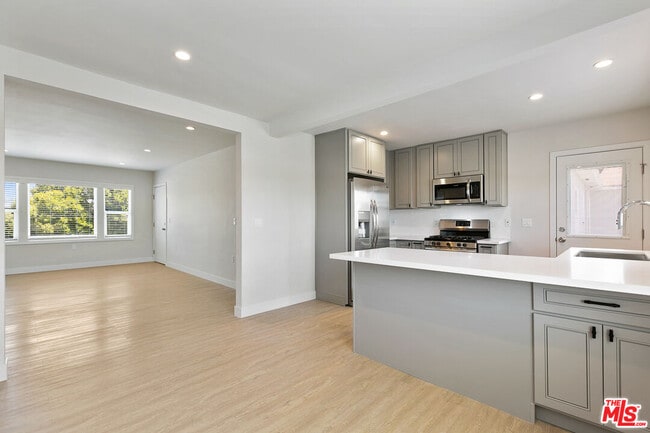 Photo - 5454 S San Vicente Blvd