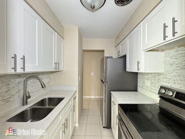 Photo - 672 W Sheridan Rd Unit A01C
