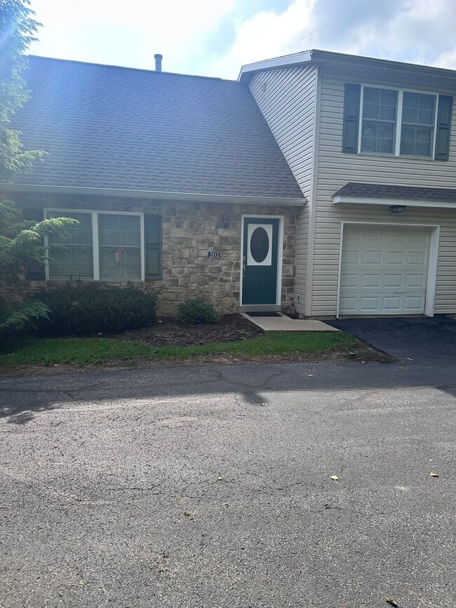New Listing!! Very nice State College condo available now! - New Listing!! Very nice State College condo available now!