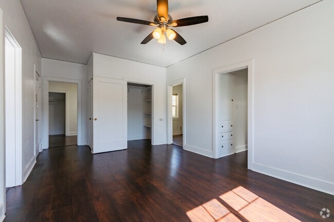 3BR, 1BA - 1200 SF - Living Room