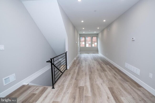 Photo - 2213 Emerald St