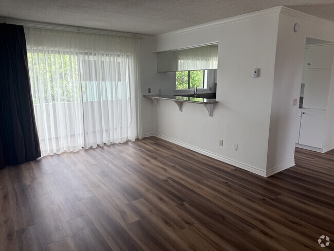 Building Photo - 5000 S Centinela Ave Unit 304 Rental