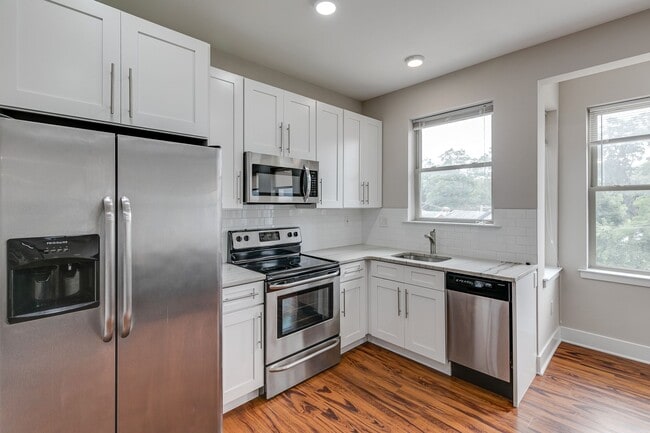 Photo - 549 Armstrong St