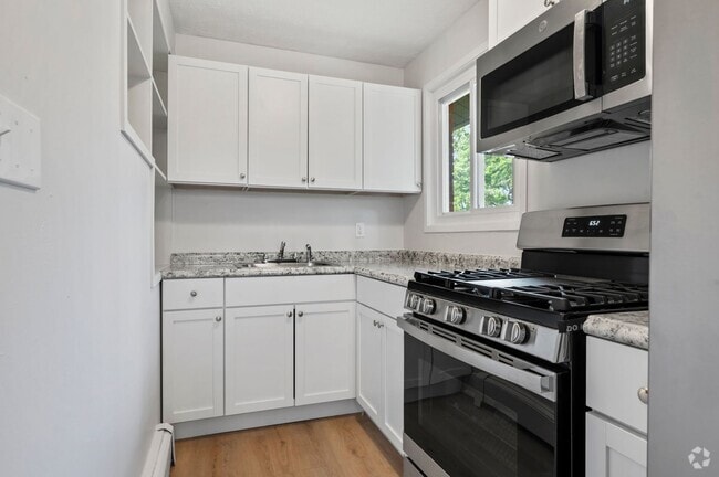 Building Photo - Gorgeous 3 bedroom home in Penn Hills avai...