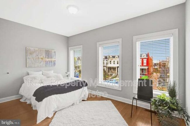 Photo - 927 12th St NE