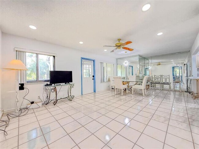 Photo - 301 Knotty Pine Cir Unit D2