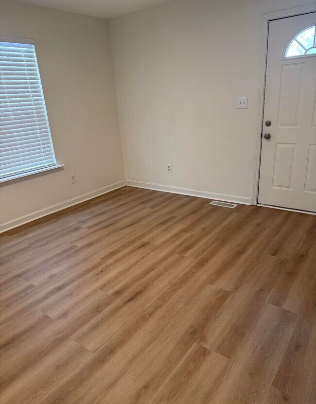 Photo - 301 Young St