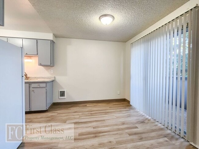 Photo - 1376 NE 186th Ave