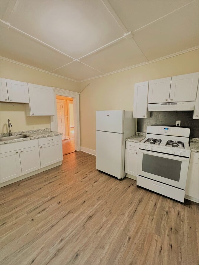 15/17 Boylston Street - 15/17 Boylston Street Apartment Unit 17 Boylston