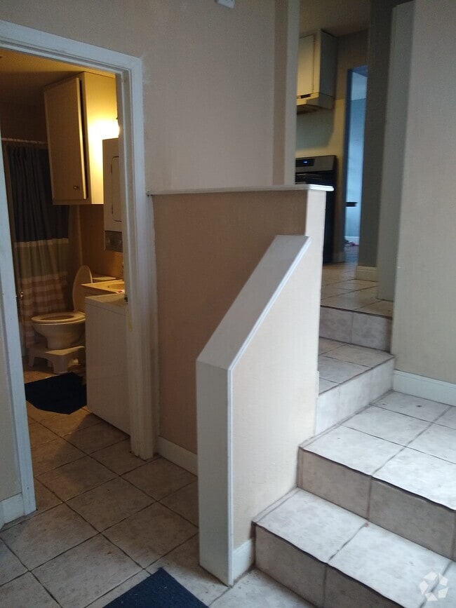 Building Photo - 2307 Longview St Unit B Rental