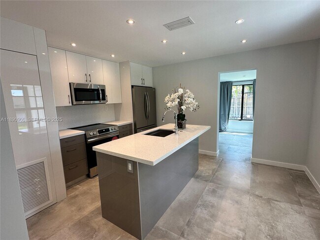 Building Photo - 1436 SW 76th Ct