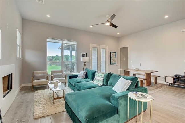 Photo - 121 Naalehu Ct