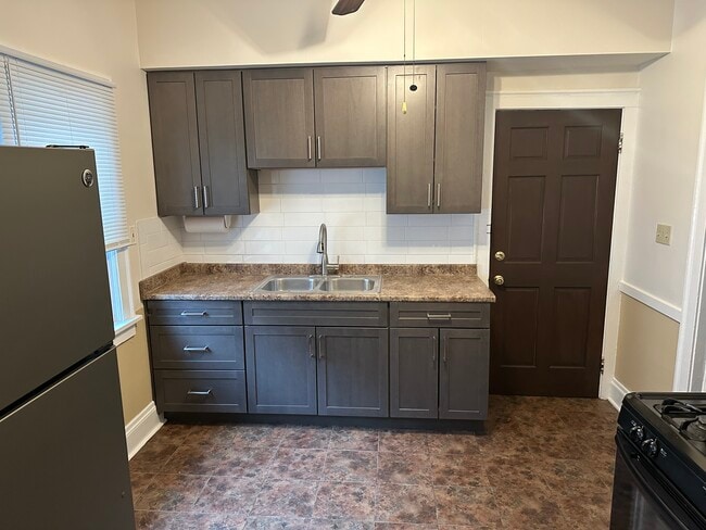Cocina - 2039 Lewis Dr