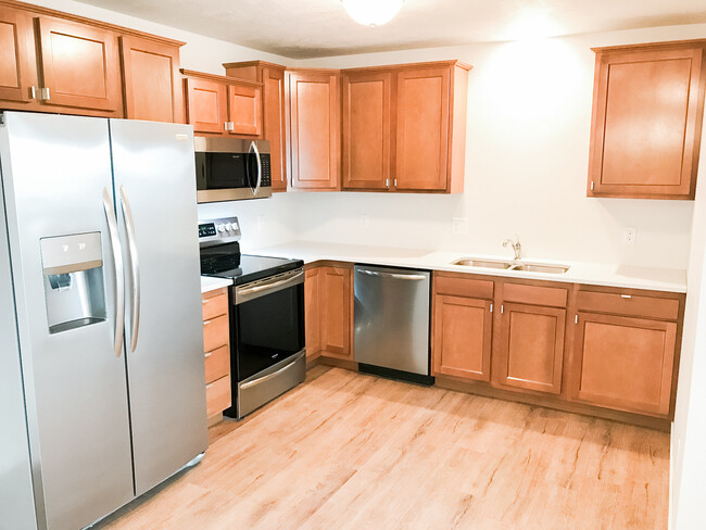 Photo - 1355 Holton Dr Apartments