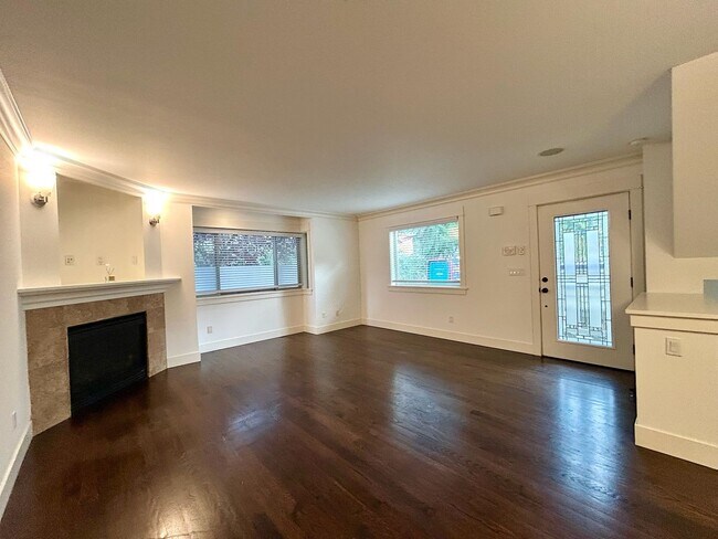 Photo - Queen Anne Townhouse