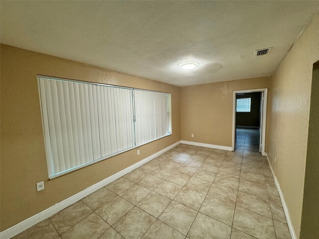 Photo - 2091 Oleander Dr