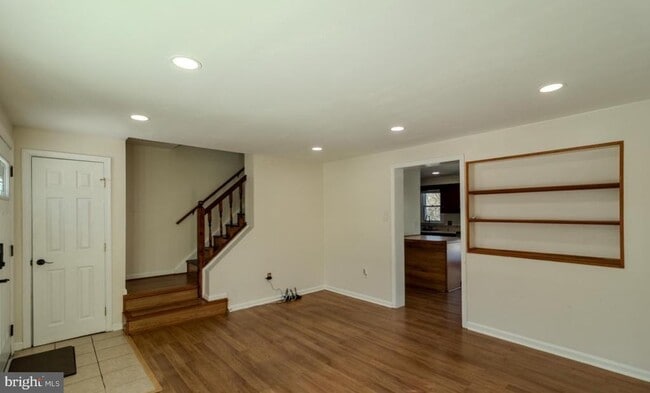 Building Photo - 608 St Georges Station Rd