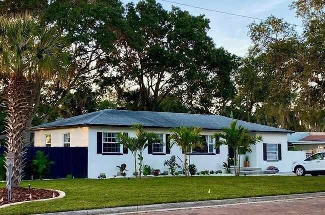 Photo - 1600 Pasadena Dr House
