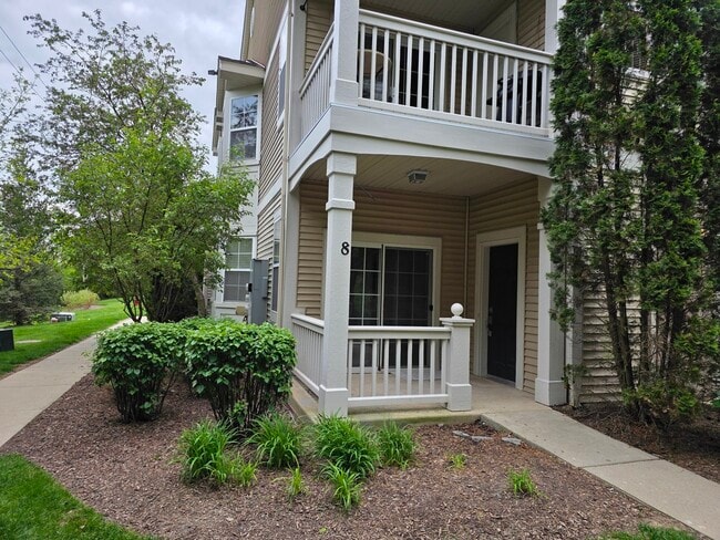 Building Photo - 2250 Aurora Dr Unit 8