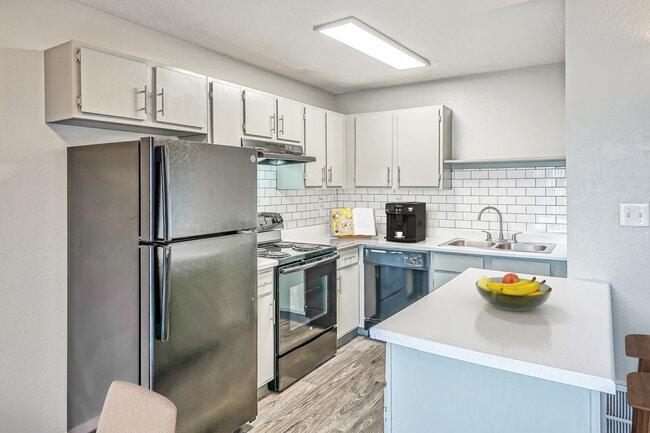 Building Photo - Peaks at Los Ranchos Rental