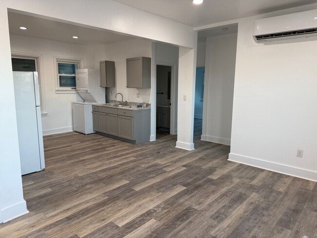 Building Photo - 104 Magee Ave Unit 2