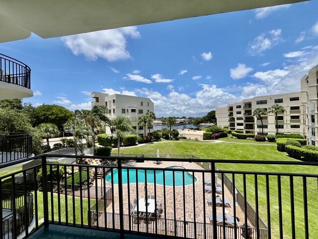 Photo - 370 Golfview Rd Unit 302