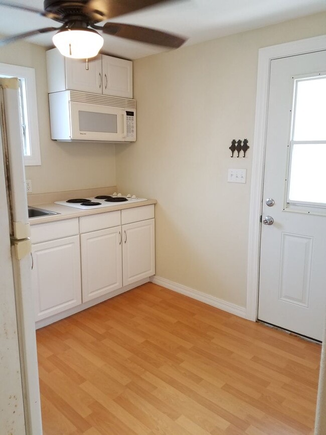 Photo - 2br/1ba/2pkg in Coconut Grove Kailua near ...