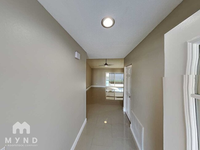 Photo - 8310 Clermont St