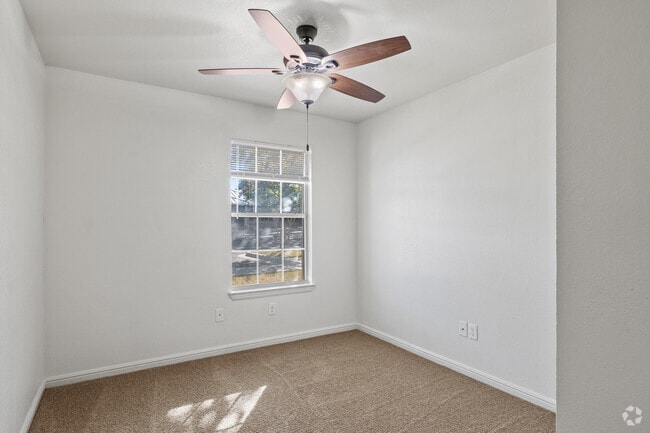 2HAB, 2BA - 916 ft² - Creek View Apartments