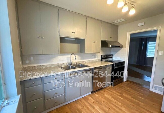 Photo - 320 W Plumb Ln